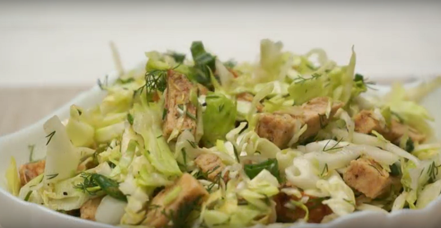Салат «Короли и капуста»: бесподобный рецепт мясного салата из доступных продуктов без майонеза