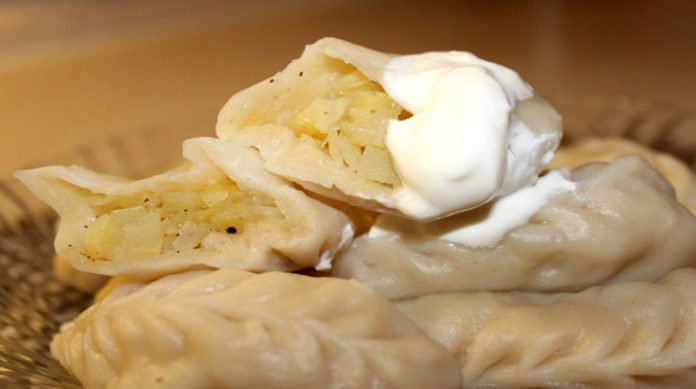Вареники с сырой картошкой и сыром — рецепт с фото пошагово