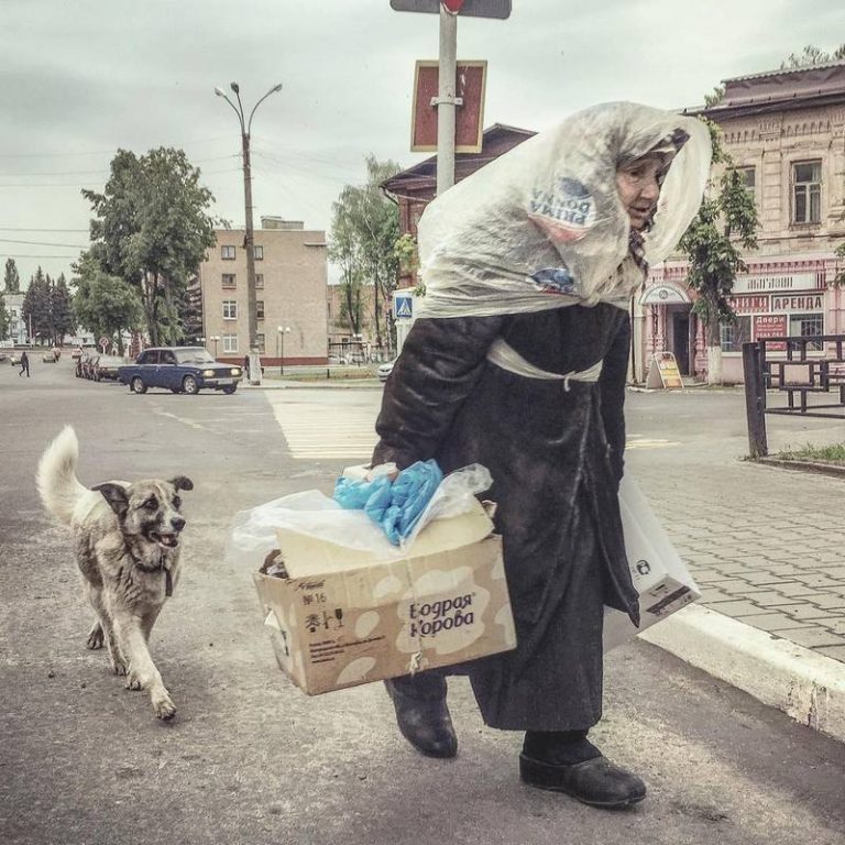 Реальная жизнь русские. Жизнь в России. Дмитрий Марков фотограф пес. Дмитрий Марков фотограф скорая. Дмитрий Марков фотограф врачи.