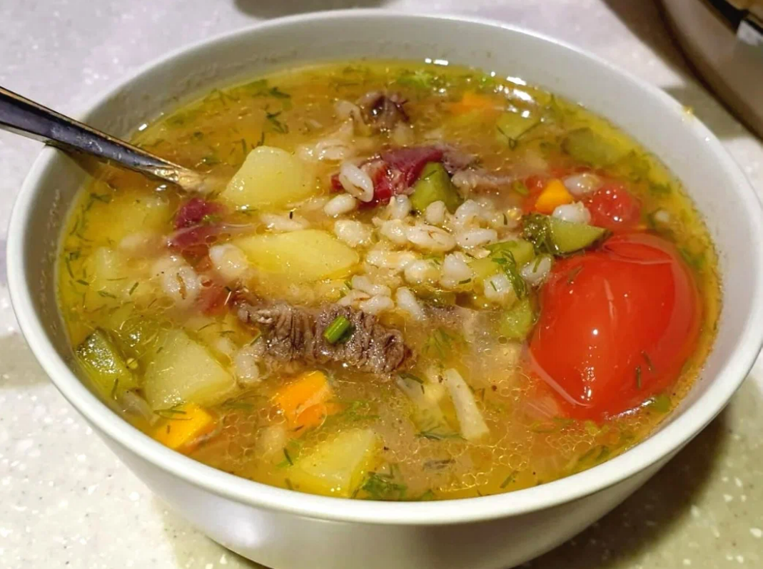 Пошаговый рецепт рассольника. Суп рассольник с рисом и солеными огурцами. Рассольник. Грибной рассольник с перловкой. Суп рассольник с перловкой и солеными.