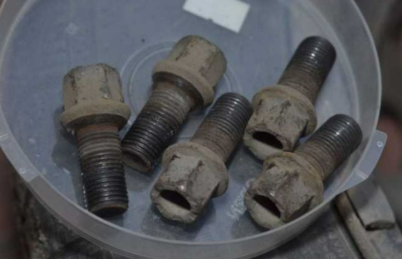 Почему опытные автомобилисты не смазывают колесные болты